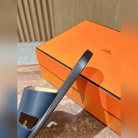 Классические тапочки для пар от Hermès с отпечатками ладоней/стра