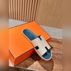 Классические тапочки для пар от Hermès с отпечатками ладоней/стра