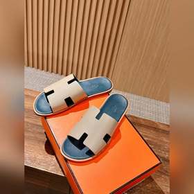 Классические тапочки для пар от Hermès с отпечатками ладоней/стра