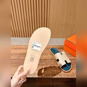 Классические тапочки для пар от Hermès с отпечатками ладоней/стра
