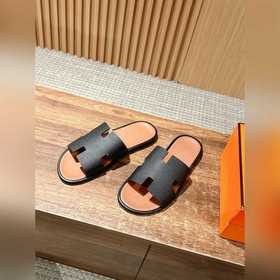 Классические тапочки для пар от Hermès с отпечатками ладоней/стра