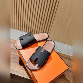 Классические тапочки для пар от Hermès с отпечатками ладоней/стра