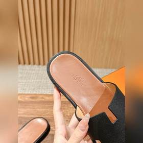 Классические тапочки для пар от Hermès с отпечатками ладоней/стра