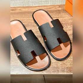 Классические тапочки для пар от Hermès с отпечатками ладоней/стра