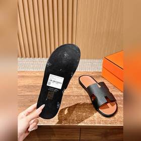 Классические тапочки для пар от Hermès с отпечатками ладоней/стра