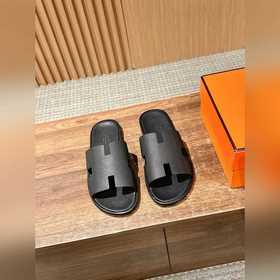 Классические тапочки для пар от Hermès с отпечатками ладоней/стра