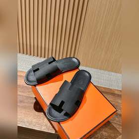 Классические тапочки для пар от Hermès с отпечатками ладоней/стра