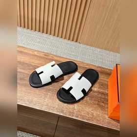 Классические тапочки для пар от Hermès с отпечатками ладоней/стра