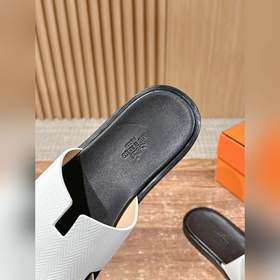 Классические тапочки для пар от Hermès с отпечатками ладоней/стра