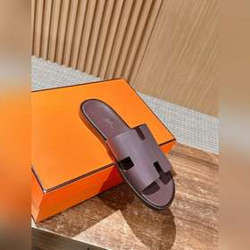 Классические тапочки для пар от Hermès с отпечатками ладоней/стра