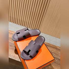 Классические тапочки для пар от Hermès с отпечатками ладоней/стра