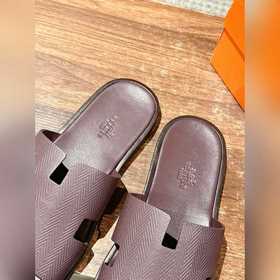 Классические тапочки для пар от Hermès с отпечатками ладоней/стра