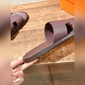 Классические тапочки для пар от Hermès с отпечатками ладоней/стра