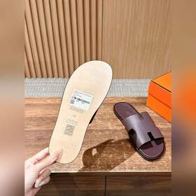 Классические тапочки для пар от Hermès с отпечатками ладоней/стра