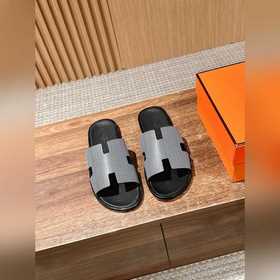 Классические тапочки для пар от Hermès с отпечатками ладоней/стра