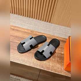 Классические тапочки для пар от Hermès с отпечатками ладоней/стра