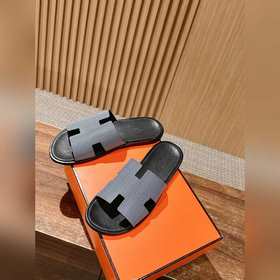 Классические тапочки для пар от Hermès с отпечатками ладоней/стра