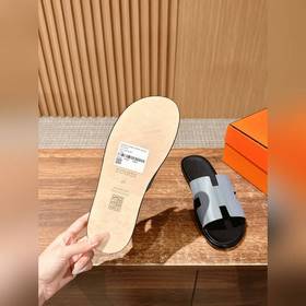 Классические тапочки для пар от Hermès с отпечатками ладоней/стра