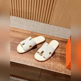 Классические тапочки для пар от Hermès с отпечатками ладоней/стра