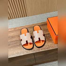 Классические тапочки для пар от Hermès с отпечатками ладоней/стра