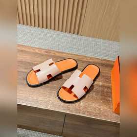 Классические тапочки для пар от Hermès с отпечатками ладоней/стра