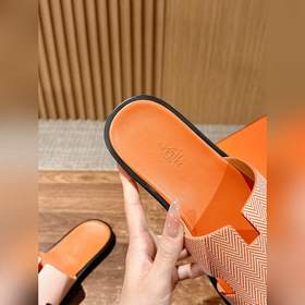 Классические тапочки для пар от Hermès с отпечатками ладоней/стра