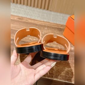 Классические тапочки для пар от Hermès с отпечатками ладоней/стра