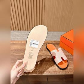 Классические тапочки для пар от Hermès с отпечатками ладоней/стра