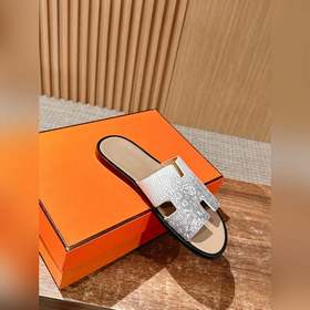 Классические тапочки для пар от Hermès с отпечатками ладоней/стра