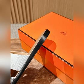 Классические тапочки для пар от Hermès с отпечатками ладоней/стра
