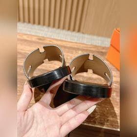 Классические тапочки для пар от Hermès с отпечатками ладоней/стра