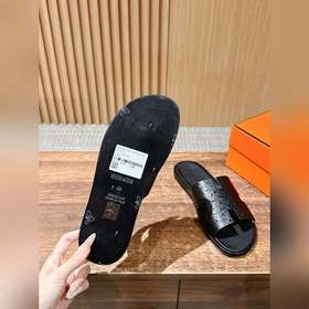 Классические тапочки для пар от Hermès с отпечатками ладоней/стра