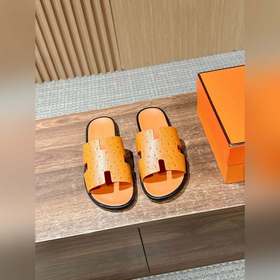 Классические тапочки для пар от Hermès с отпечатками ладоней/стра