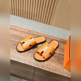 Классические тапочки для пар от Hermès с отпечатками ладоней/стра