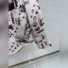 Новая рубашка Louis Vuitton с принтом «Прогулка собакой по городу