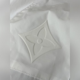 Короткорукавная рубашка LV, изготовлена в соотношении 1：1! Лакони