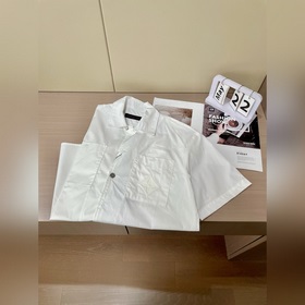 Короткорукавная рубашка LV, изготовлена в соотношении 1：1! Лакони