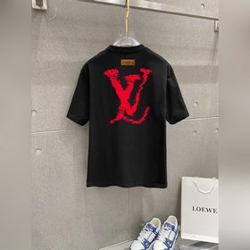 Новая модель короткорукавой футболки Louis Vuitton с двойным слое
