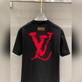 Новая модель короткорукавой футболки Louis Vuitton с двойным слое