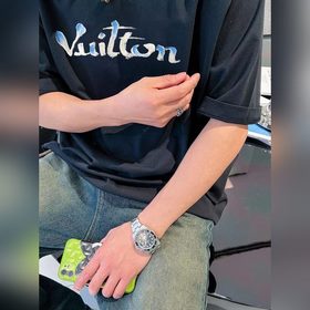 Новая модель короткорукавой футболки Louis Vuitton с двойным слое