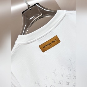 Эксклюзивная весенняя новинка от Louis Vuitton： модная и удобная 