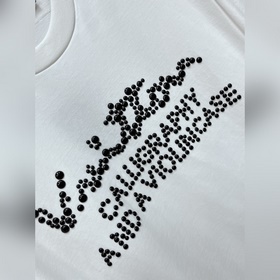 Эксклюзивная весенняя новинка от Louis Vuitton： модная и удобная 