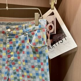 Джинсовый комплект Louis Vuitton – это воплощение моды и энергии.