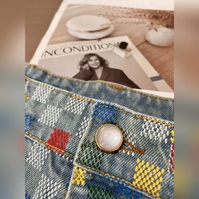 Джинсовый комплект Louis Vuitton – это воплощение моды и энергии.