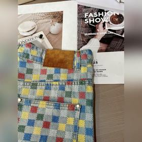 Джинсовый комплект Louis Vuitton – это воплощение моды и энергии.