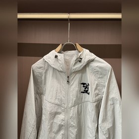 Louis Vuitton 25ss новая модель солнцезащитной одежды. Классическ