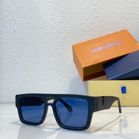 LOUIS VUITTON МОДЕЛЬ： Z2062W РАЗМЕР： 56*18*145