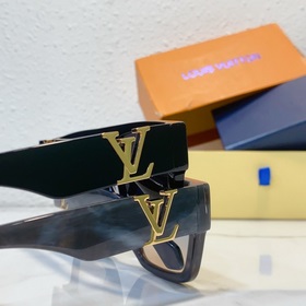 LOUIS VUITTON МОДЕЛЬ： Z2062W РАЗМЕР： 56*18*145