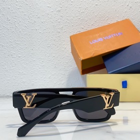 LOUIS VUITTON МОДЕЛЬ： Z2062W РАЗМЕР： 56*18*145