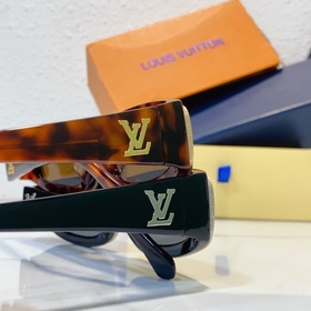 LOUIS VUITTON  Модель： Z2388U Размер： 57-24-135